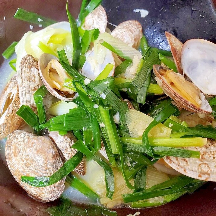 アサリとニラの酒蒸し ガーリックバター風味